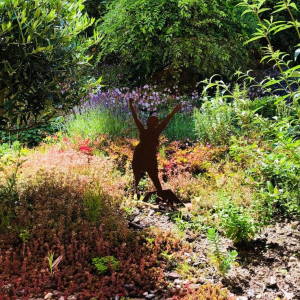 Mieke de Waal - Yes (In garden)(Corten steel)